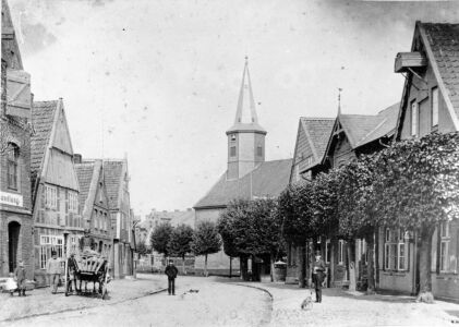 U004 - Hauptstr. Altes Pfarrhaus Mit Brunnen