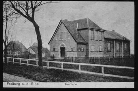 ISS4 - Turnhalle