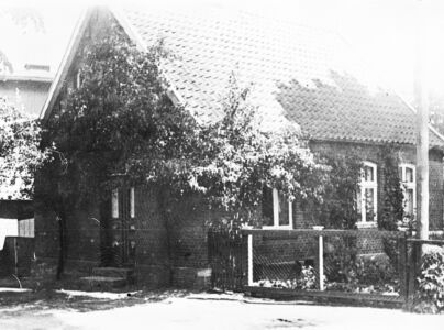 P 1835