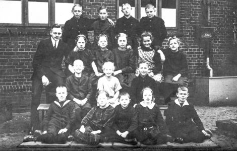 P 2288 - Mittelschule 1925